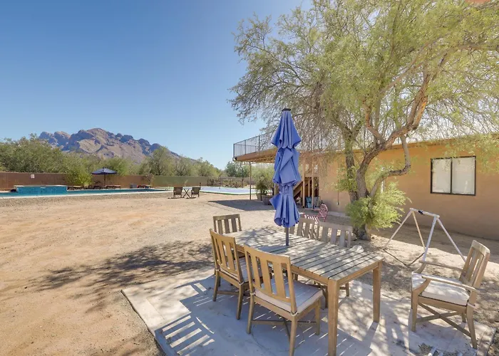 Retreat With Pool, And Rooftop Views! Holiday home Oro Valley