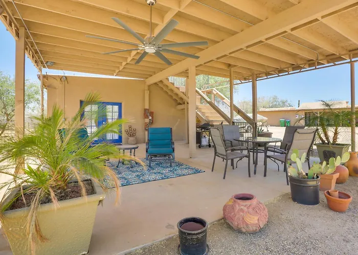 Retreat With Pool, And Rooftop Views! Holiday home