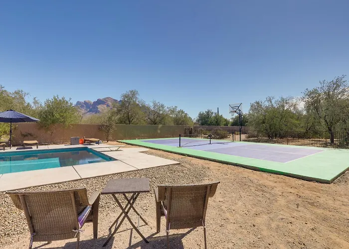 Retreat With Pool, And Rooftop Views! Holiday home